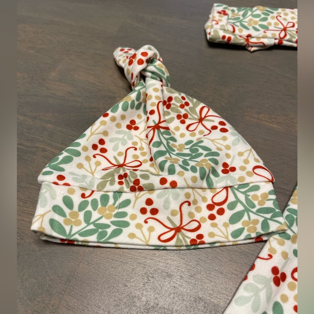 🎄 NEWBORN Charlie’s Project Gown & Hat | NWT | Christmas 🎄 - Picture 2 of 5